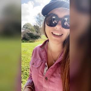 Meet your Posher, Naomi j